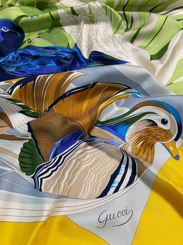 Gucci silk scarf 34in - scarf,