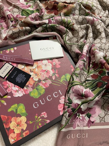 Gucci silk scarf 33in floral - gucci,