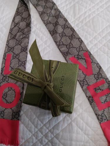 Gucci love scarf 100 percent - love,